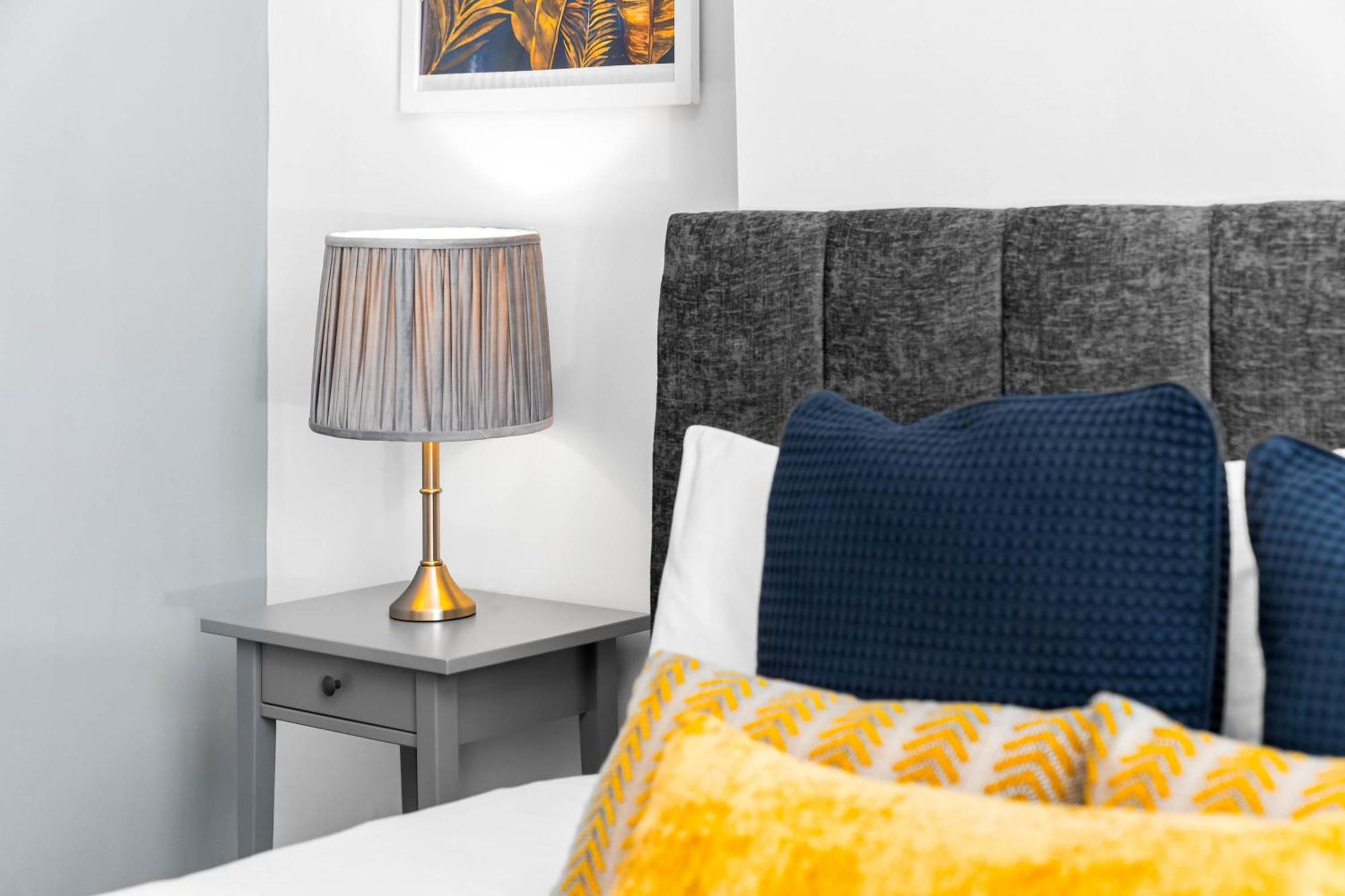 Large Modern Apartment - High-Speed Wifi - Netflix - Street Parking 3Br バーミンガム エクステリア 写真